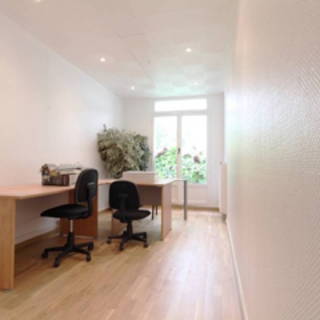 Bureau privé 12 m² 3 postes Coworking Rue des Grands Champs Paris 75020 - photo 2